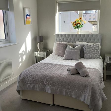 Luxury Riverside 2 Bedroomed Apartment With Balcony นิวพอร์ต ภายนอก รูปภาพ