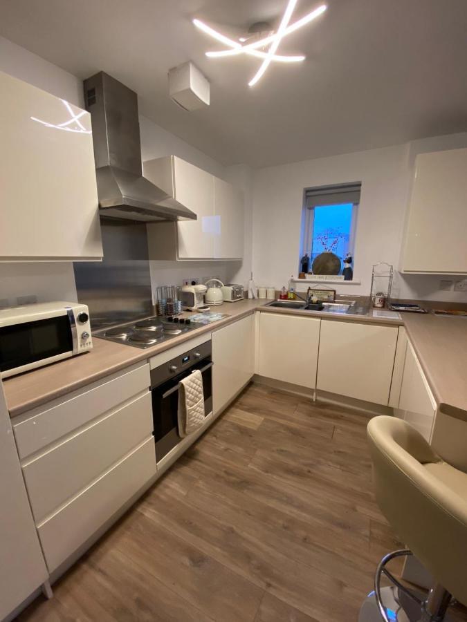 Luxury Riverside 2 Bedroomed Apartment With Balcony นิวพอร์ต ภายนอก รูปภาพ