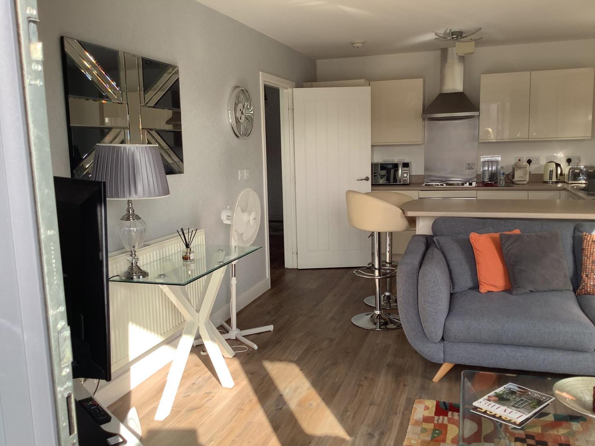 Luxury Riverside 2 Bedroomed Apartment With Balcony นิวพอร์ต ภายนอก รูปภาพ