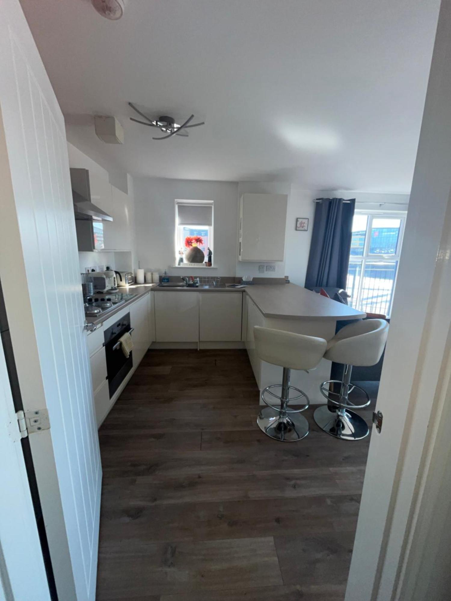 Luxury Riverside 2 Bedroomed Apartment With Balcony นิวพอร์ต ภายนอก รูปภาพ